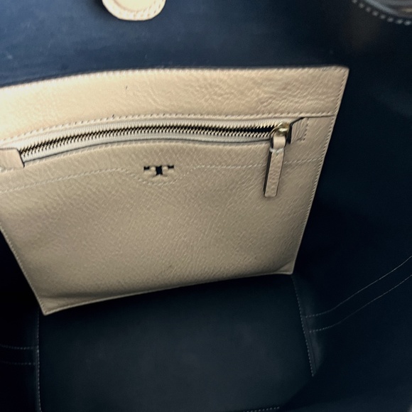 Tory Burch Tan Shoulder Bag - Picture 5 of 8
